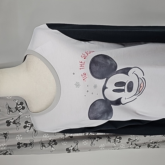 Disney 'Tis The Season' Mickey Mouse Pajama Lounging Set - Picture 11 of 11